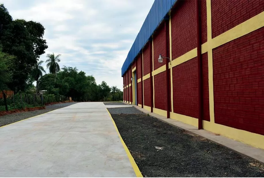 LUQUE, LIMPIO (S ASFALTO): MAGNIFICO DEPOSITO A ESTRENAR, 2.845 M2 + OFICINAS + PARKING. — foto 3