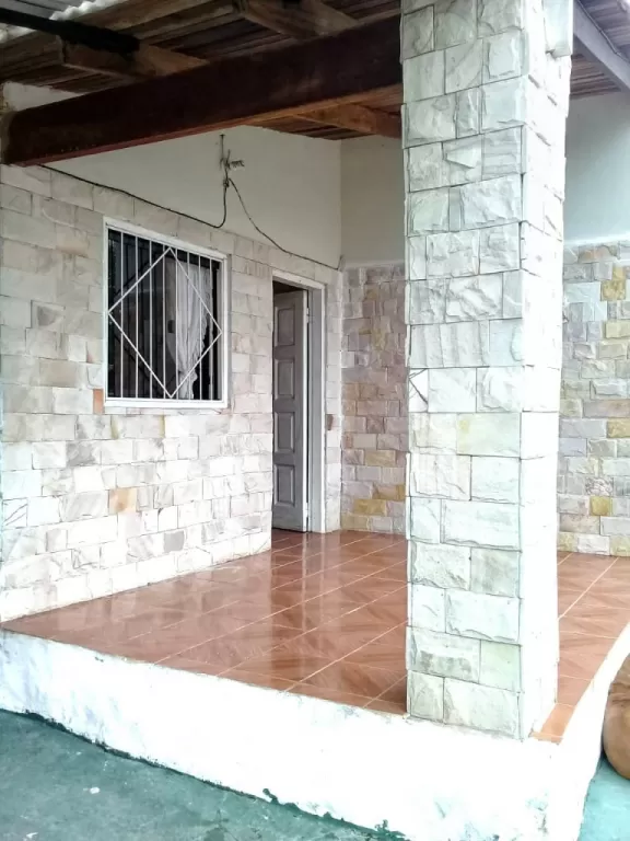 VENDO AMPLIA CASA A 4 CUADRAS DE LA RUTA 3 EN LIMPIO. — foto 2