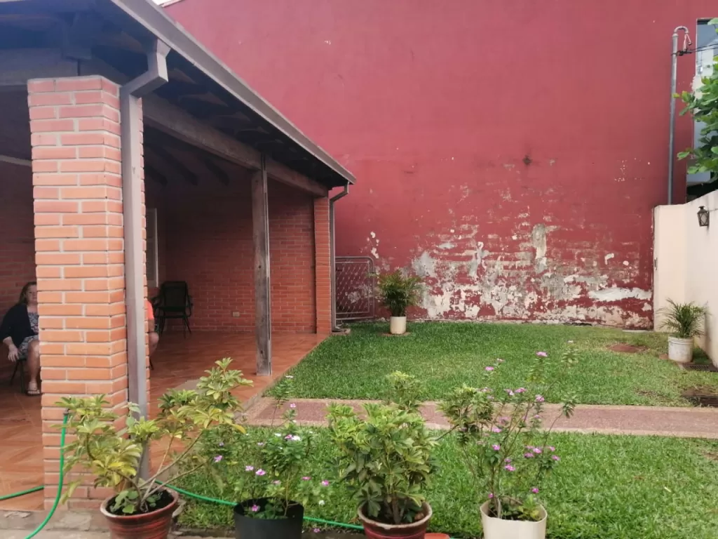 VENDO HERMOSA CASA EN BO HERRERA - A CUADRAS DE MADAME LYNCH — foto 3
