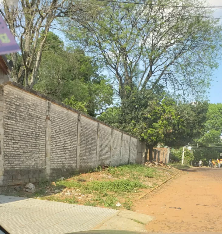Terreno de 750 m2. Totalmente amurallado, en lambare — foto 2