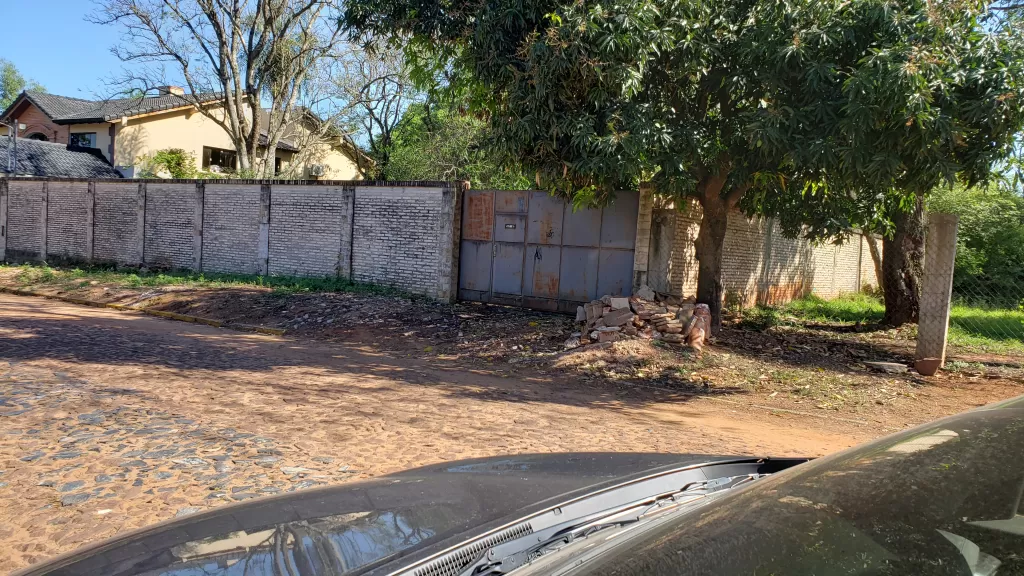 Terreno de 750 m2. Totalmente amurallado, en lambare — foto 2