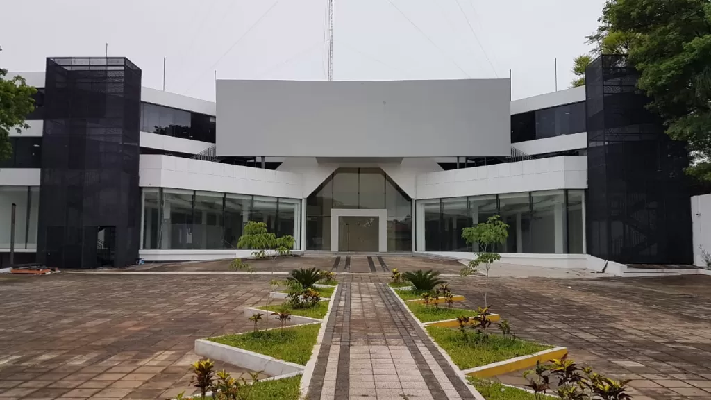 AVDA. EUSEBIO AYALA: INIGUALABLE EDIFICIO CORPORATIVO, SHOWROOM, CALLCENTER, OFICINAS — foto 2