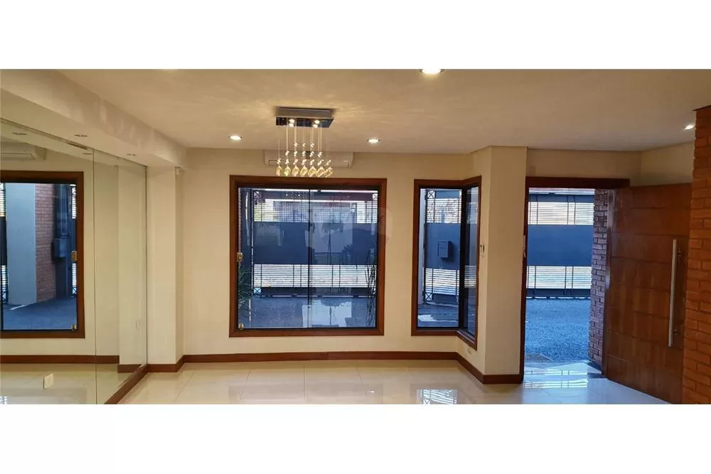 MODERNA Y FINA RESIDENCIA EN VIRGEN DEL HUERTO — foto 3