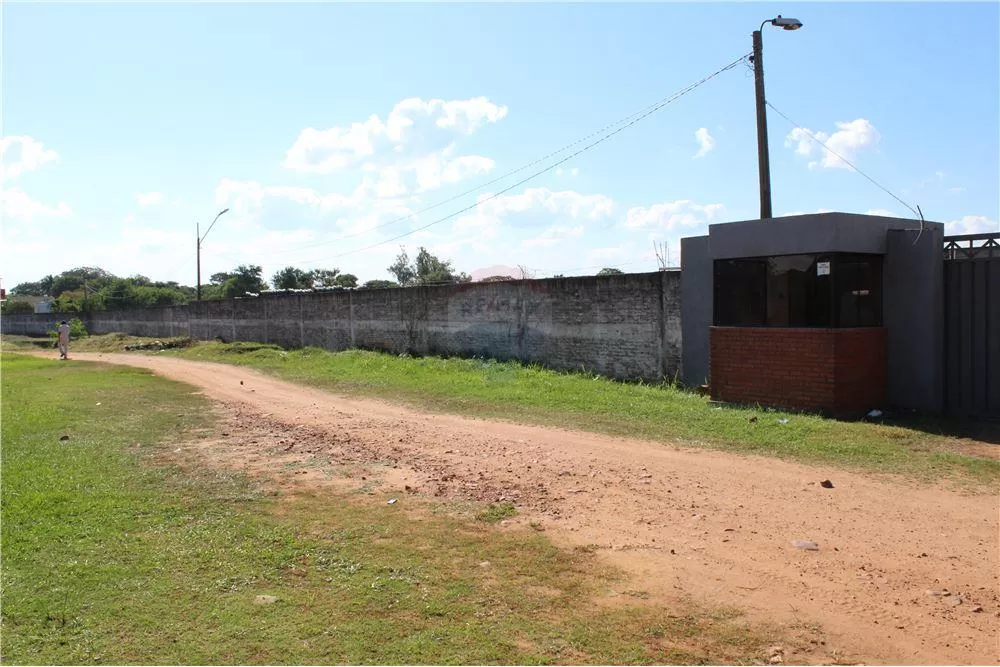 EN VENTA IMPORTANTE TERRENO TOTALMENTE AMURALLADO — foto 2