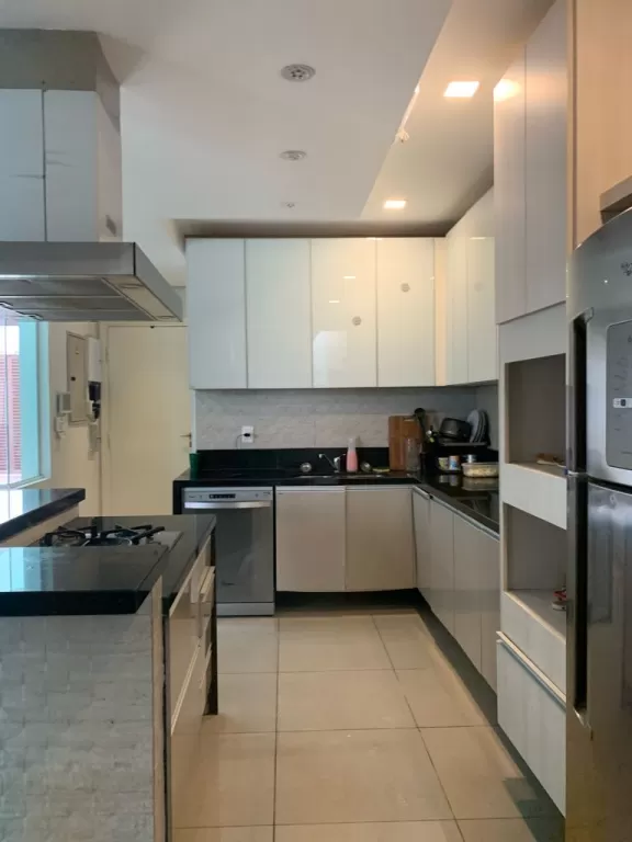 Vendo Lujosa Residencia en Asuncion! Cerca del Shopping Pinedo,del Cuartel de las MARIAS, a 2 cuadras de villa Olimpia, a 50 mts de Laguna Grande — foto 3