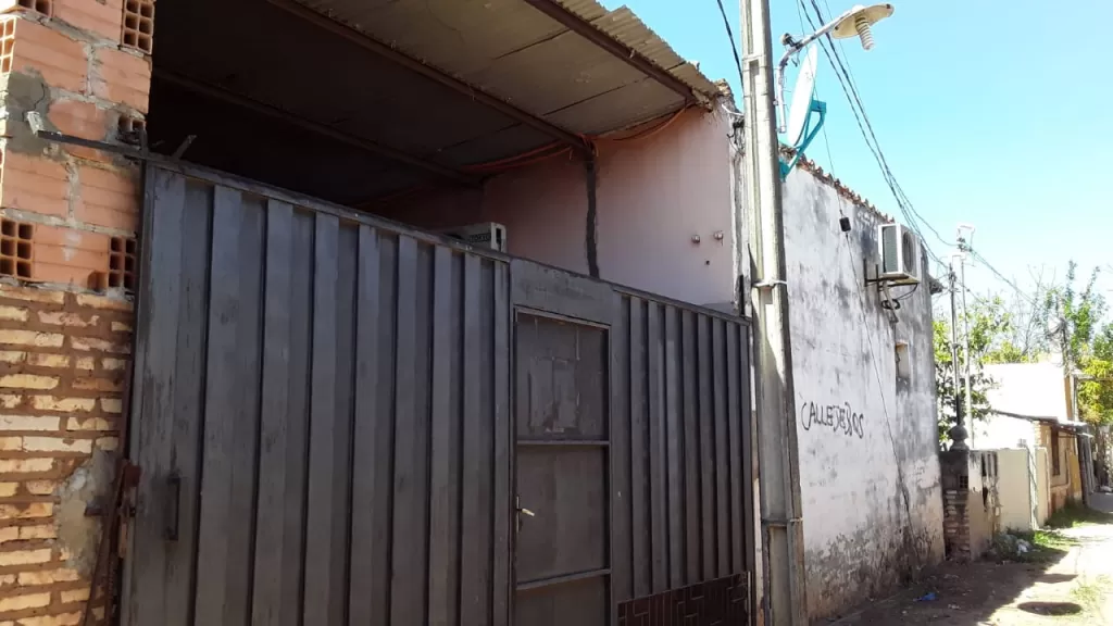 Vendo casa con tinglado y deposito a metros del CIT y de las casi listas Torres Trinidad — foto 3