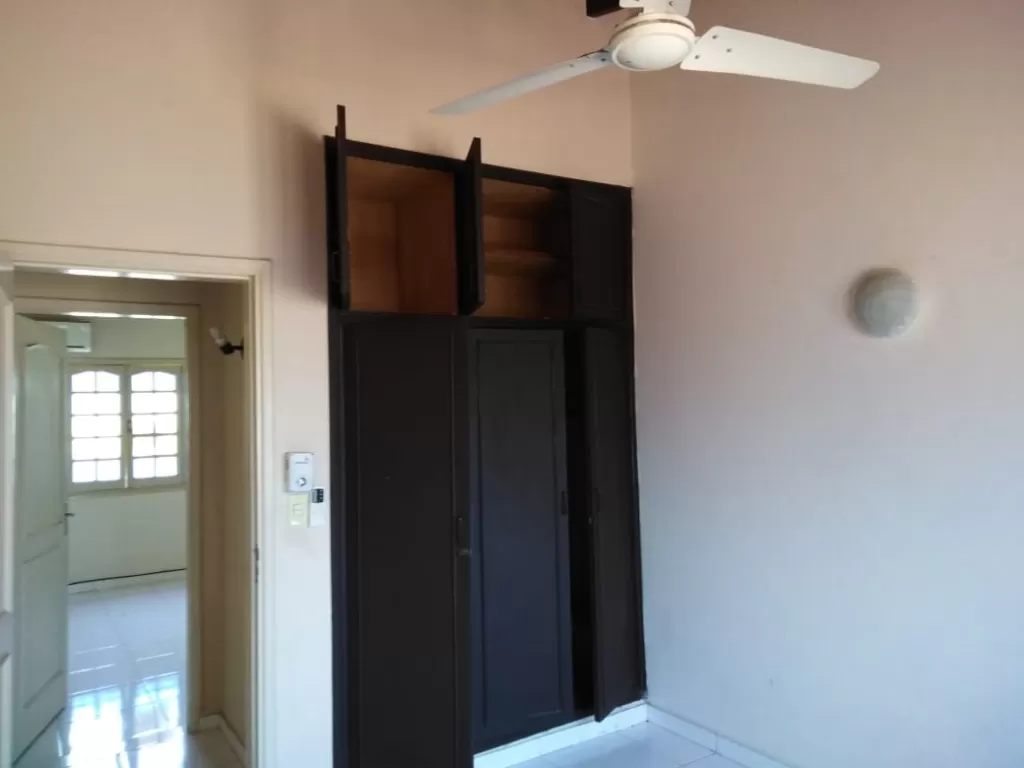 ALQUILO HERMOSO DÚPLEX A MEDIA CUADRA DE CACIQUE — foto 2