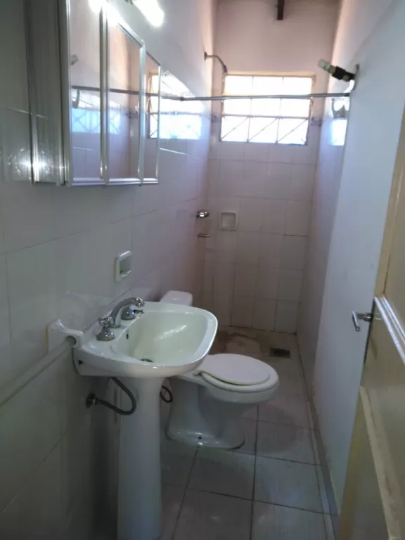ALQUILO HERMOSO DÚPLEX A MEDIA CUADRA DE CACIQUE — foto 3