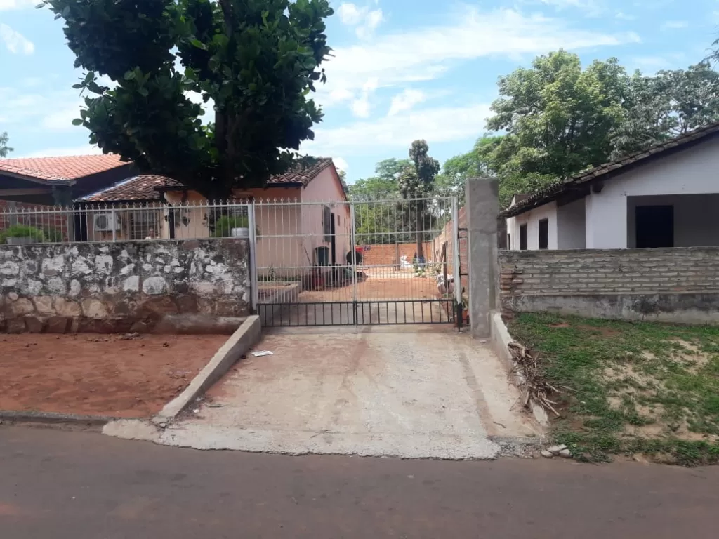 SAN ANTONIO!!! Inmejorable Ubicación!! amplio patio como para construir más!! — foto 3