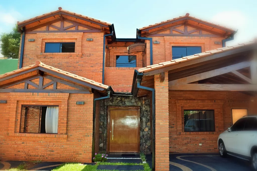 VENDO CASA EN LAMBARE - PROPIEDAD CON 600 M2 CONSTRUIDO — foto 2