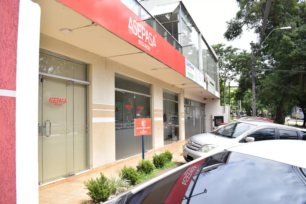 ATENCIÓN INVERSIONISTAS - VENDO INMUEBLE DE 800 mts2. - CENTRO DE CIUDAD DEL ESTE — foto 2