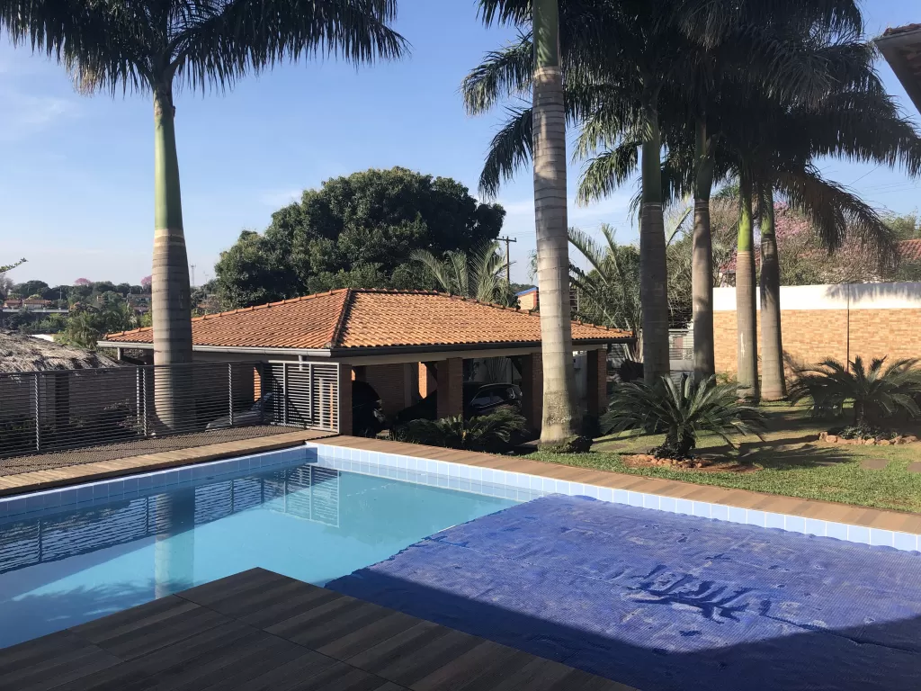 Vendo Hermosa y Amplia Residencia en esquina en la zona del Yacht y Golf Club Pyo.!! — foto 2