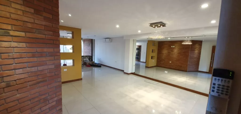 VENDO HERMOSA Y FINA RESIDENCIA EN BARRIO VIRGEN DEL HUERTO — foto 2