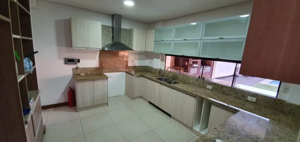 VENDO HERMOSA Y FINA RESIDENCIA EN BARRIO VIRGEN DEL HUERTO — foto 3