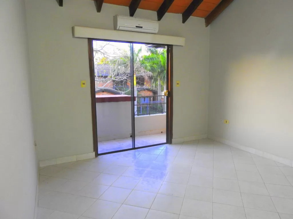 Duplex en barrio residencial, excelente localización, zona St Annes School — foto 3