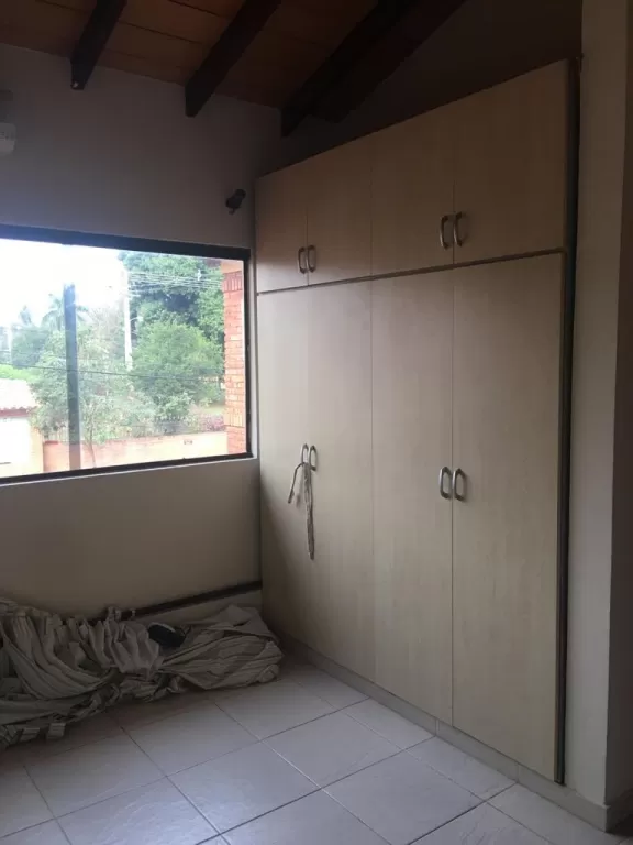 Vendo hermoso duplex de 3 dormitorios en lambare zona sek — foto 3