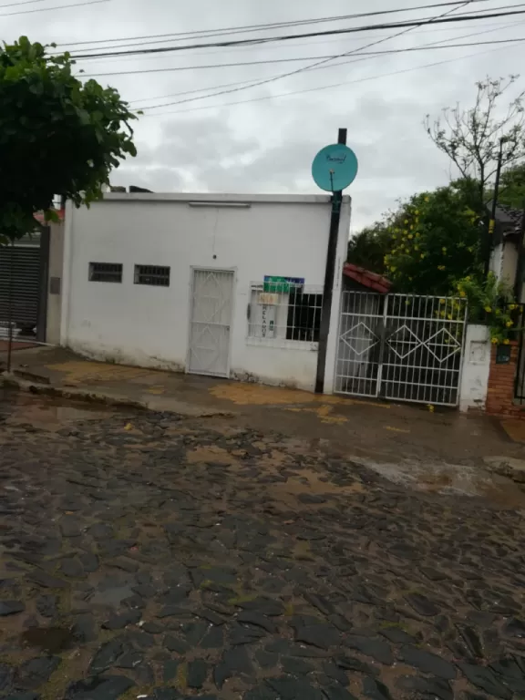 ATENCIÓN INVERSIONISTAS!!! VENDO CASA ANTIGU — foto 2