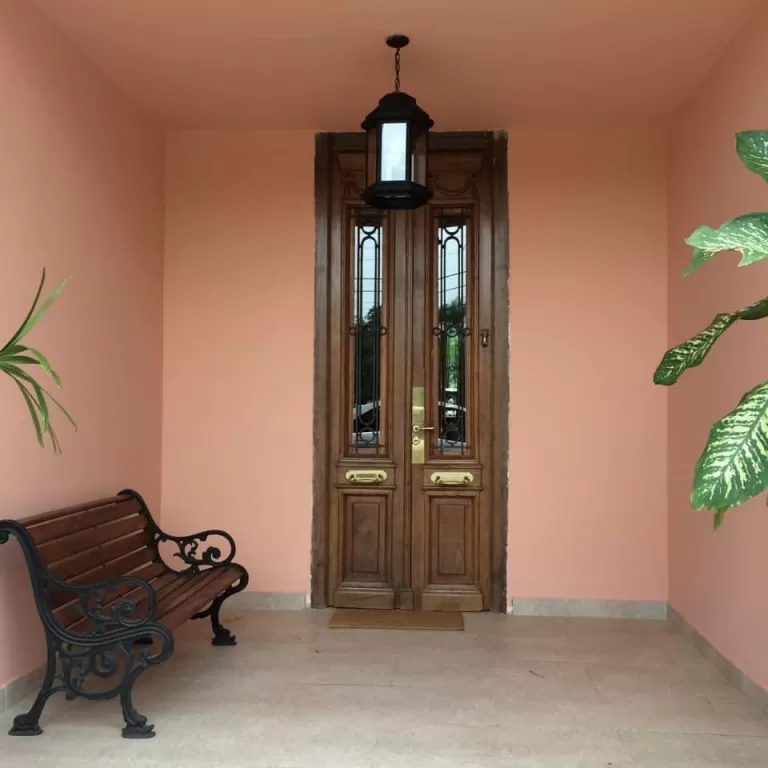 YACHT Y GOLF CLUB (LAMBARÉ): ELEGANTE RESIDENCIA AMOBLADA, 1.200 M2, AMPLIO JARDÍN. — foto 2