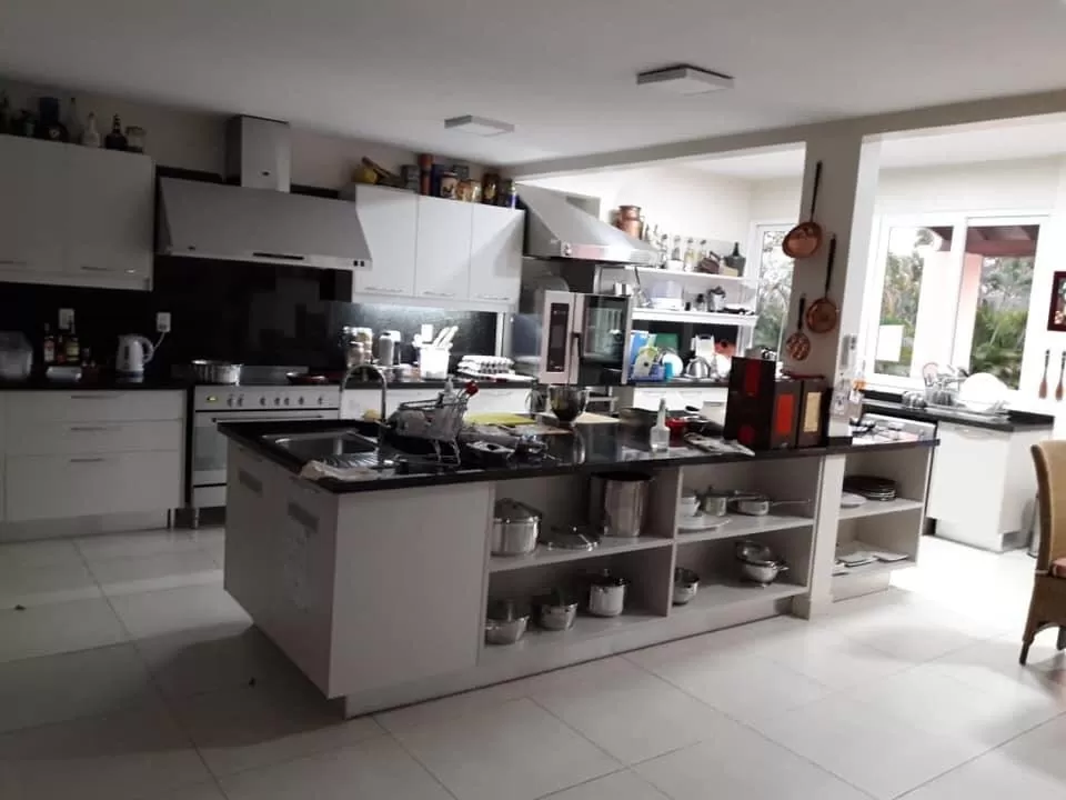 YACHT Y GOLF CLUB (LAMBARÉ): ELEGANTE RESIDENCIA AMOBLADA, 1.200 M2, AMPLIO JARDÍN. — foto 3