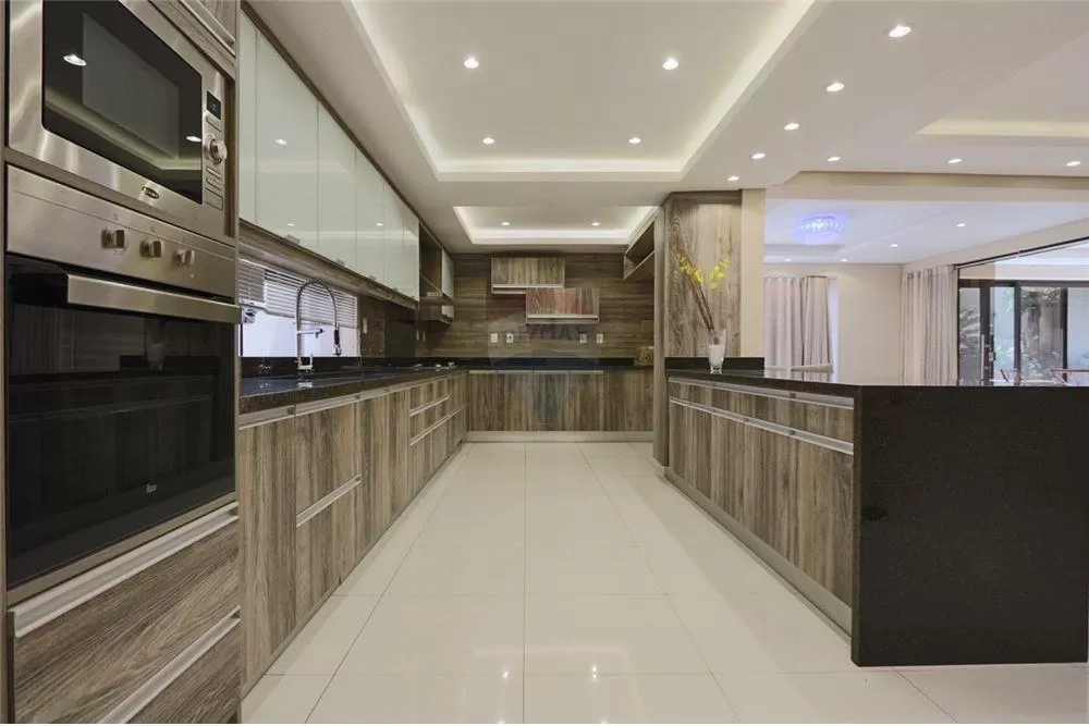 VENTA Fina Residencia, ambientes amplios Barrio Herrera — foto 3