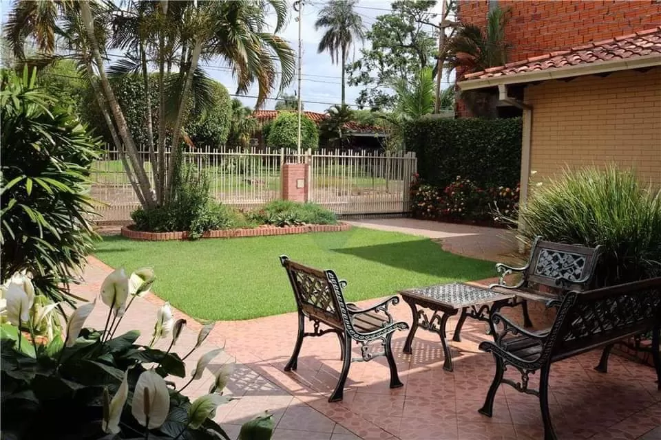EN VENTA RESIDENCIA EN ÁREA 1 - CIUDAD DEL ESTE — foto 3