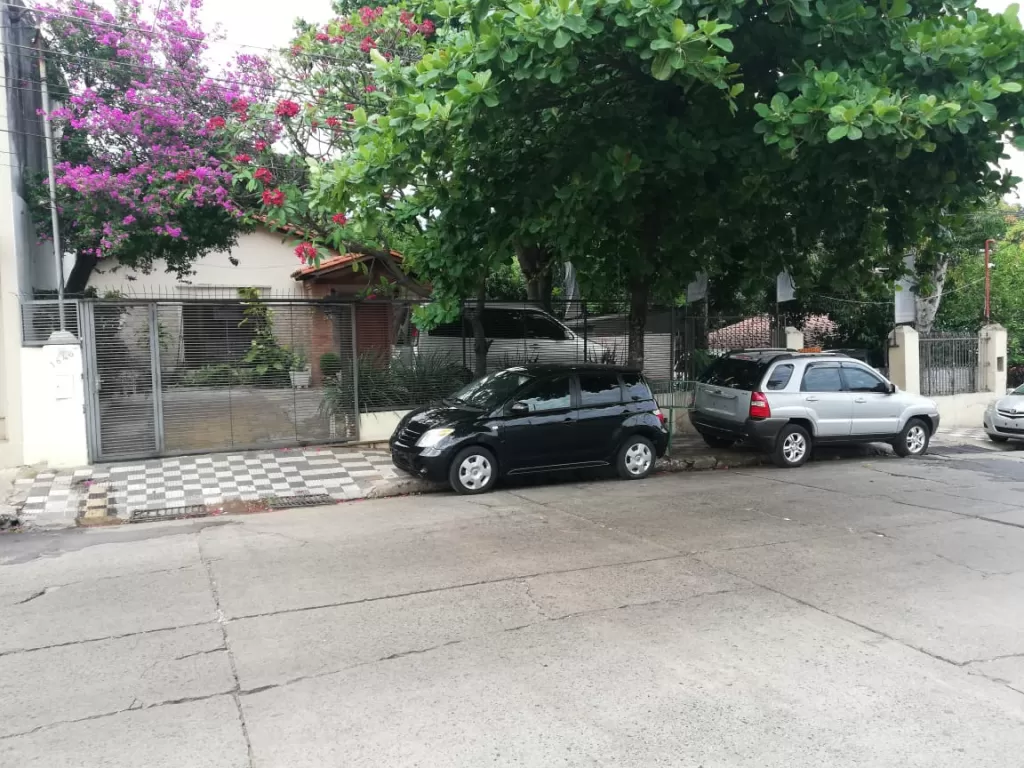 HERMOSA CASA Y TERRENO CON TINGLADO JUNTO-BARRIO SAN VICENTE ASU — foto 2