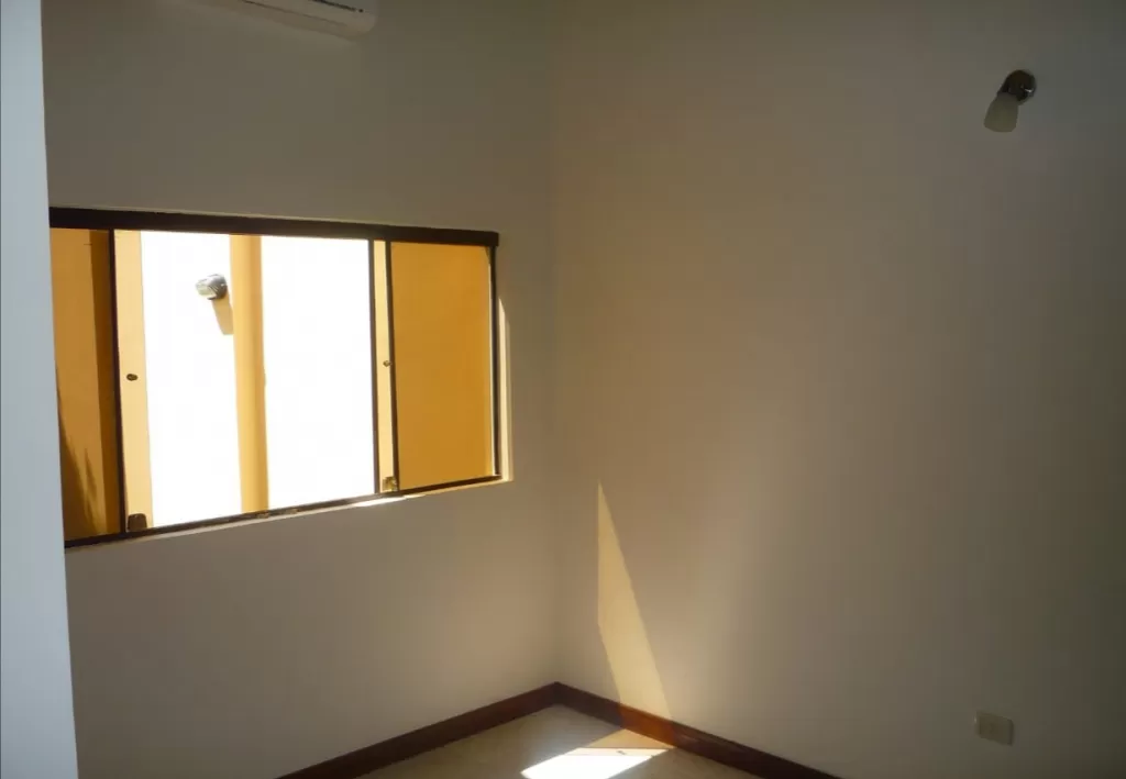 BO JARA: IDEAL P VIVIENDA U OFICINA, 3 SUITES, 7.000.000 GS — foto 3
