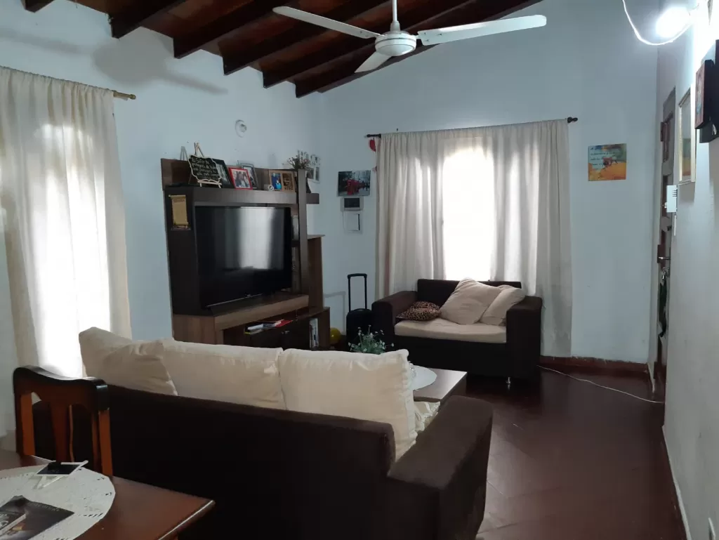 CHALET CON EXCELENTE UBICACIÓN EN SAN LORENZO!!!. GS. 500.000.000 — foto 3