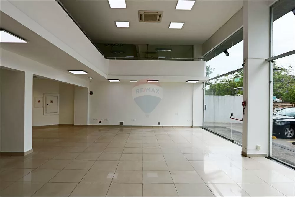 Local comercial sobre Avda. Gral Artigas — foto 2