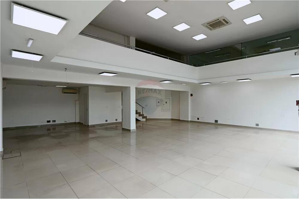 Local comercial sobre Avda. Gral Artigas — foto 3