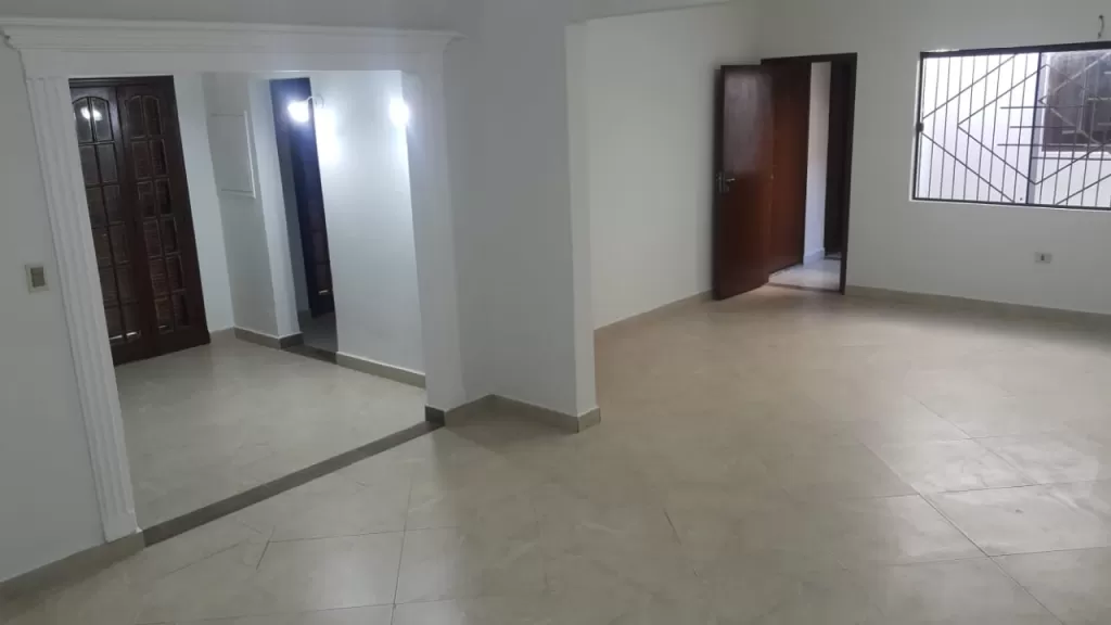 B° VISTA ALEGRE: HERMOSA RESIDENCIA, 3 DORMITORIOS, JARDÍN, IMPECABLE ESTADO, 160.000 USD — foto 3