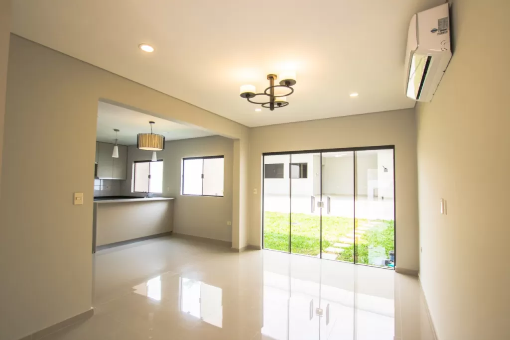 LAS MERCEDES: OPORTUNIDAD ÚNICA, A ESTRENAR, 4 DORMITORIOS, JARDÍN, SUPERFICIE 267 M2. — foto 2