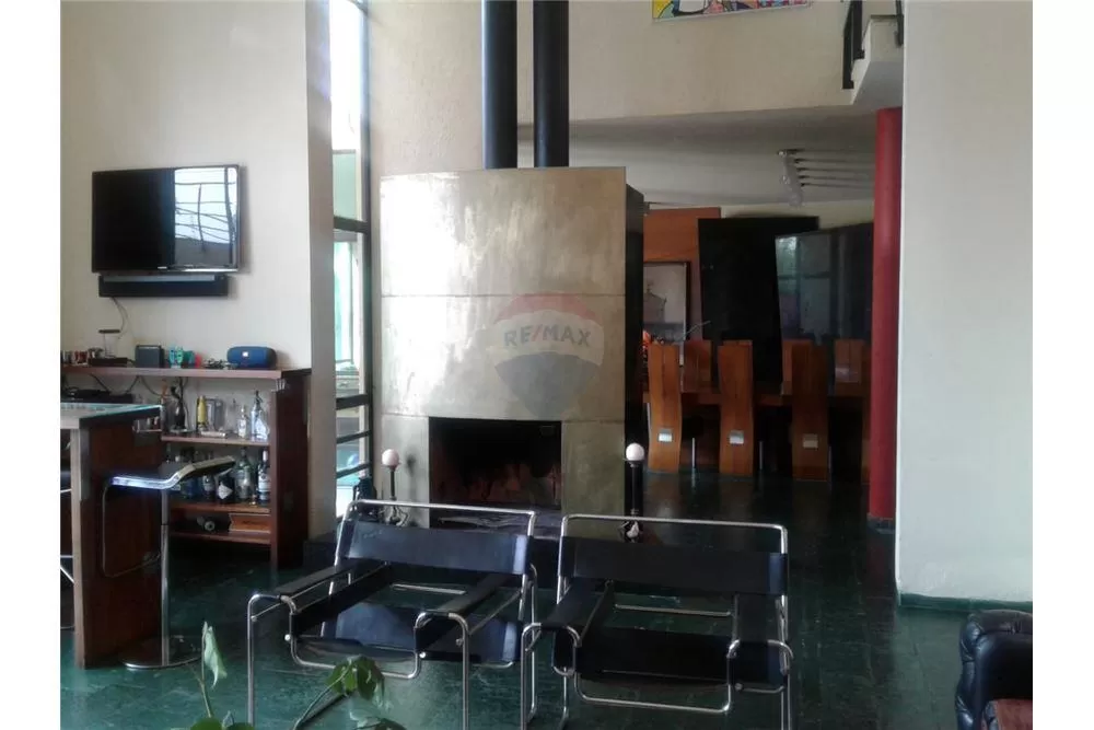 VENDO MODERNA RESIDENCIA EN ESQUINA — foto 2