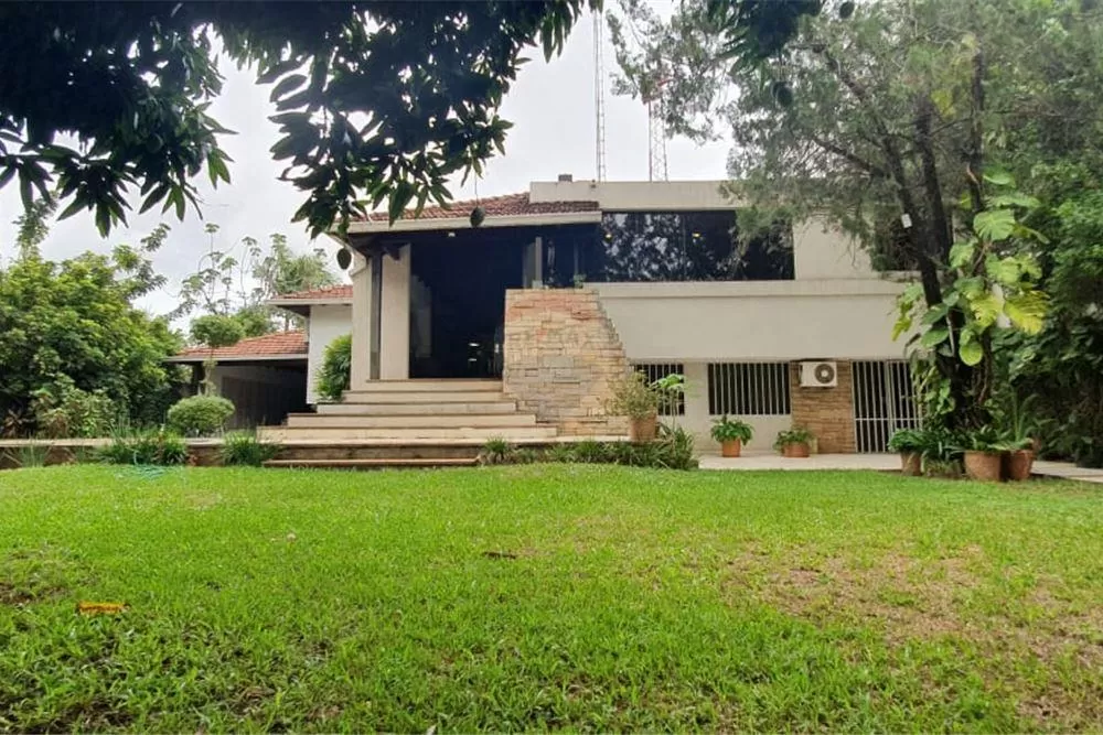 RESIDENCIA CON PATIO AMPLIO ENFRENTE AL CIT — foto 2