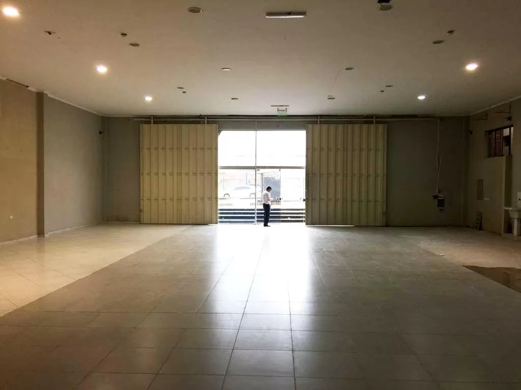 AMPLIO SHOW ROOM CON OFICINAS CORPORATIVAS SOBRE RUTA TRANSCHACO — foto 3