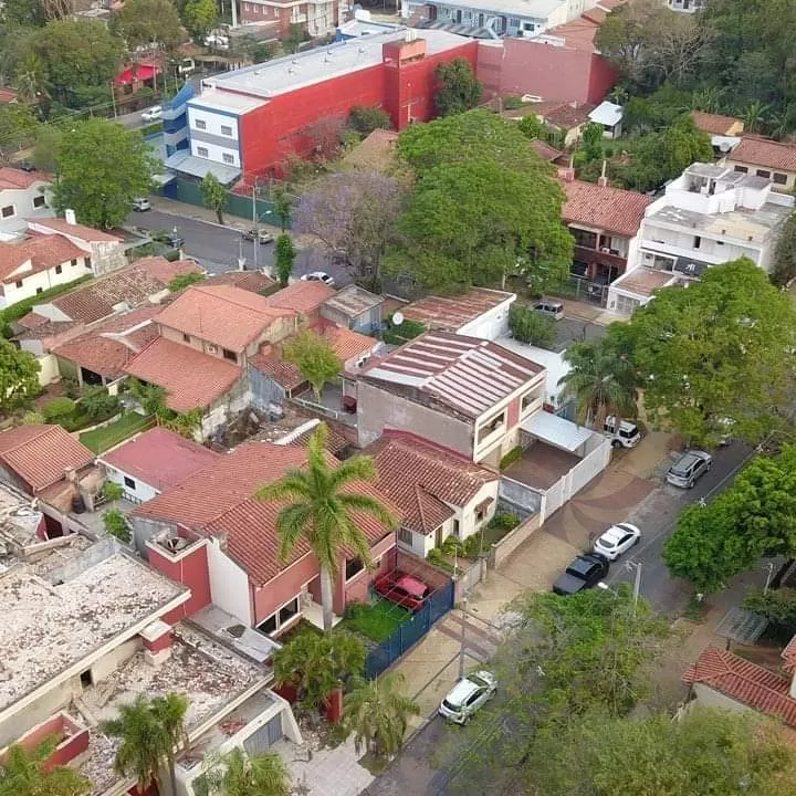 Vendo terreno con Casa toda en PB a Refaccionar — foto 2