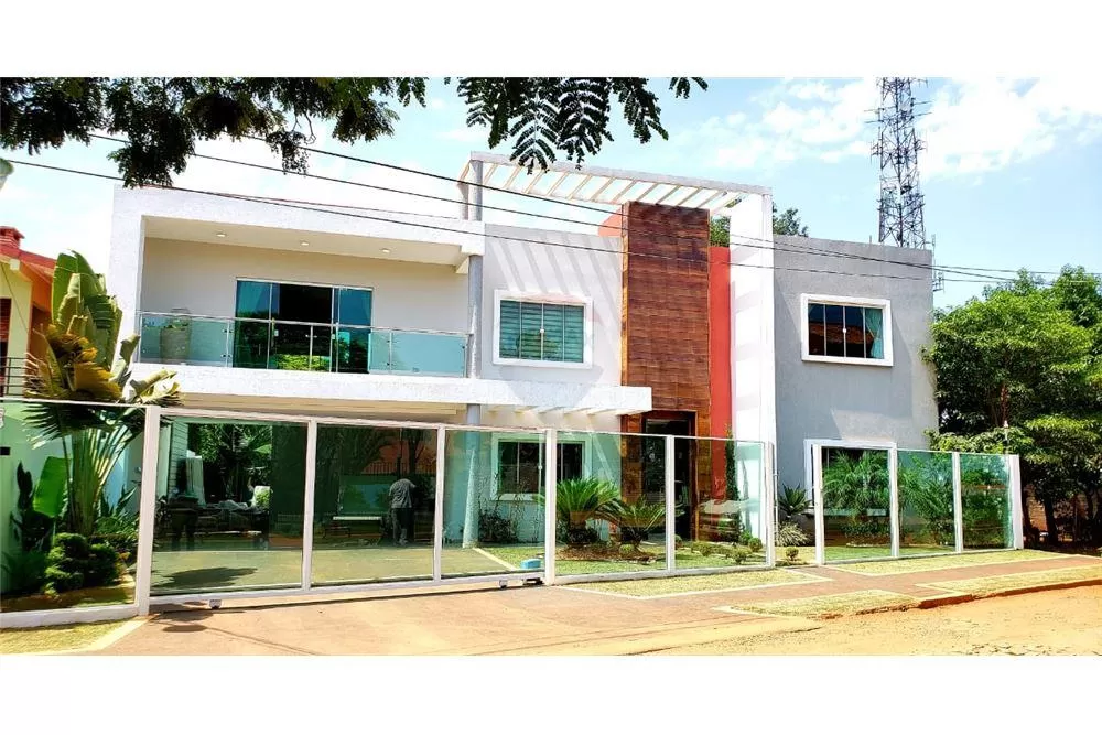 IMPACTANTE RESIDENCIA EN CIUDAD DEL ESTE 499,000 USD — foto 2