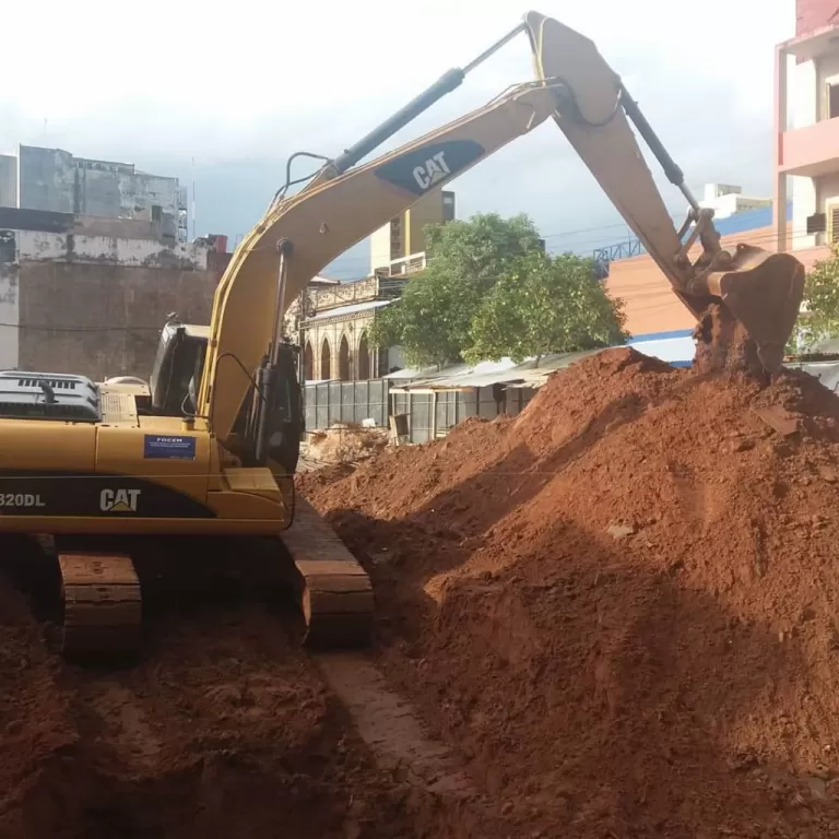 DEMOLICION DE CASAS VIEJAS HASTA LOS CIMIENTOS.. — foto 2