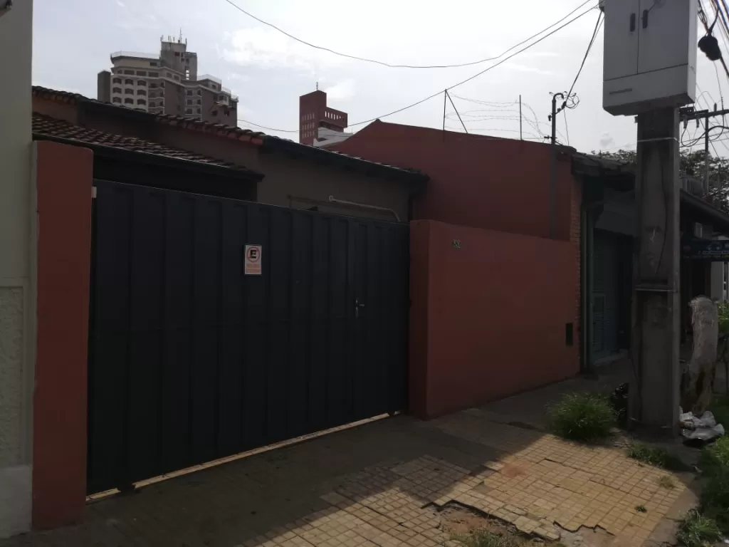 Amplia casa totalmente re acondicionada zona peru y azara ideal para oficinas o viviendas — foto 2