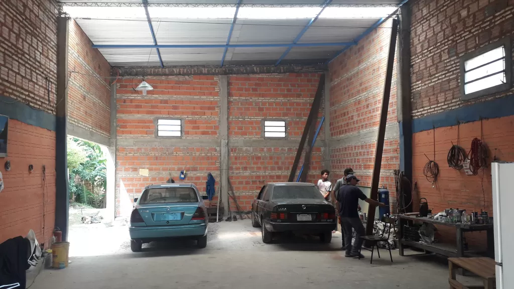 SAN LORENZO VILLA INDUSTRIAL ZONA HIPER LUISITO A 50 METROS ASFALTO. VENDO TINGLADO — foto 3