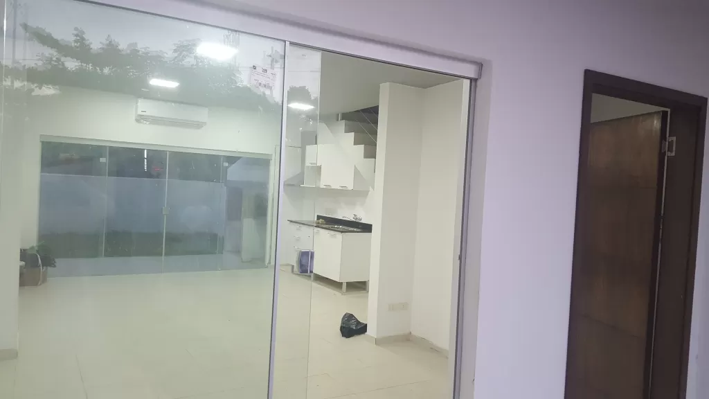 UNICO TRIPLEX CON TERRAZA A ESTRENAR SAN LORENZO zona LAGUNA GRANDE LIBERTAD — foto 3