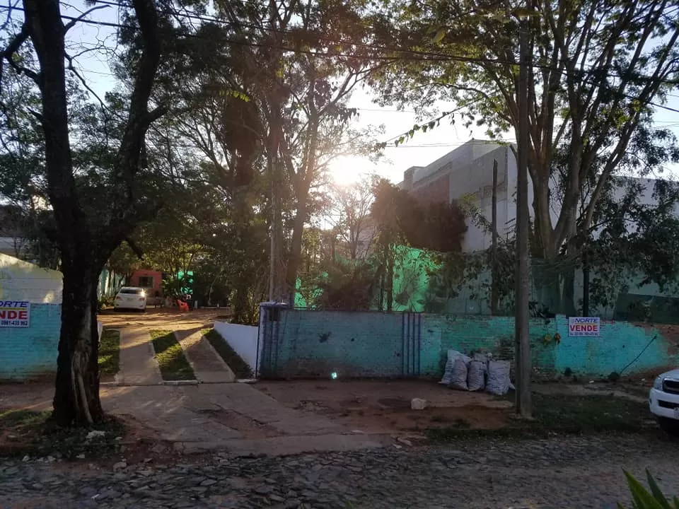 B° Los Laureles, Asunción, vendo terreno residencial, superficie 1814 m2. — foto 2
