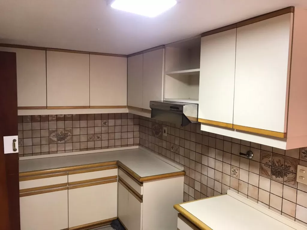 Alquilo hermoso departamento en barrio san roque, españa, zona colegio san jose, peru — foto 3