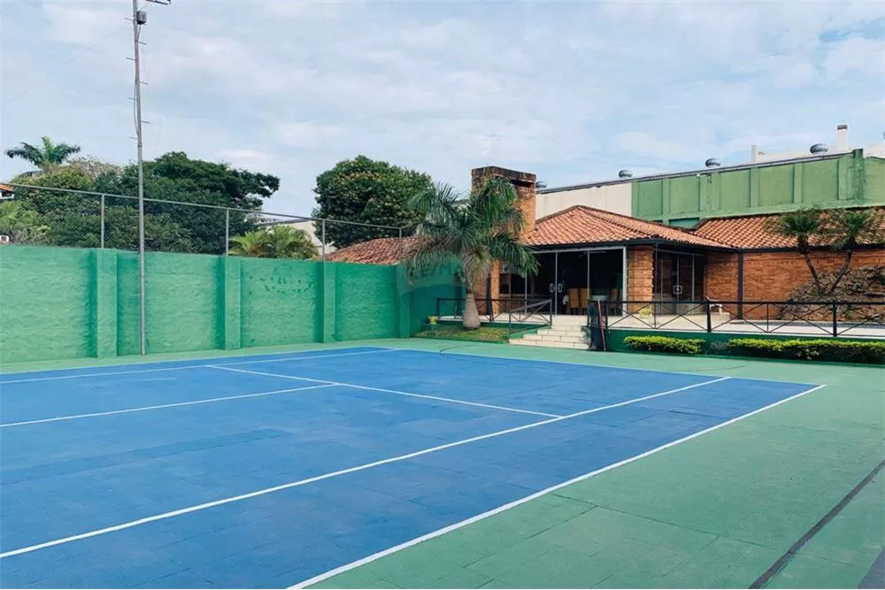 Fina y amplia residencia en Bº Mcal. Estigarribia — foto 2