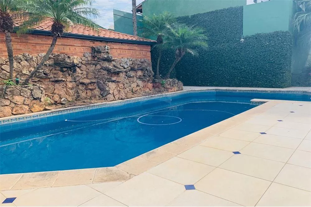 Fina y amplia residencia en Bº Mcal. Estigarribia — foto 3