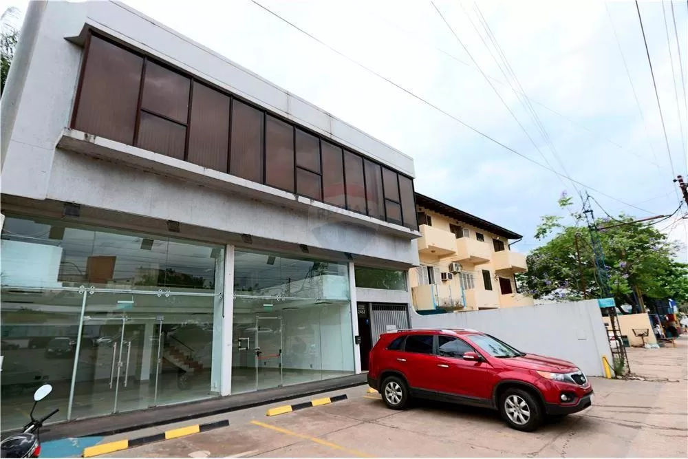 Local comercial sobre Avda. Gral Artigas — foto 2