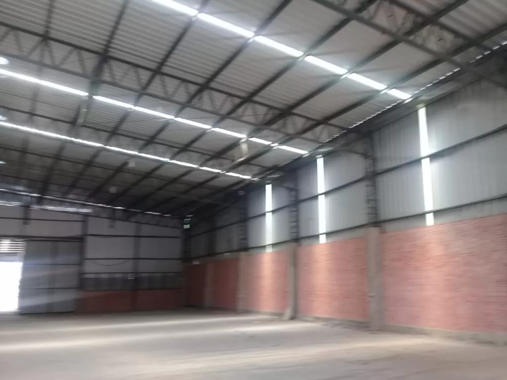 MR ALONSO (PROX. SHOP MARIANO): 2.300M2, IMPECABLE DEPOSITO + OFICINAS + PARKING. — foto 3