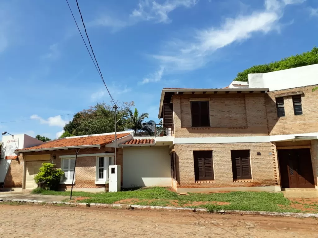 OFERTO CASA DE DOS PLANTAS EN FERNANDO DE LA MORA ZONA NORTE A PASOS DE LA FUNDACIÓN — foto 2