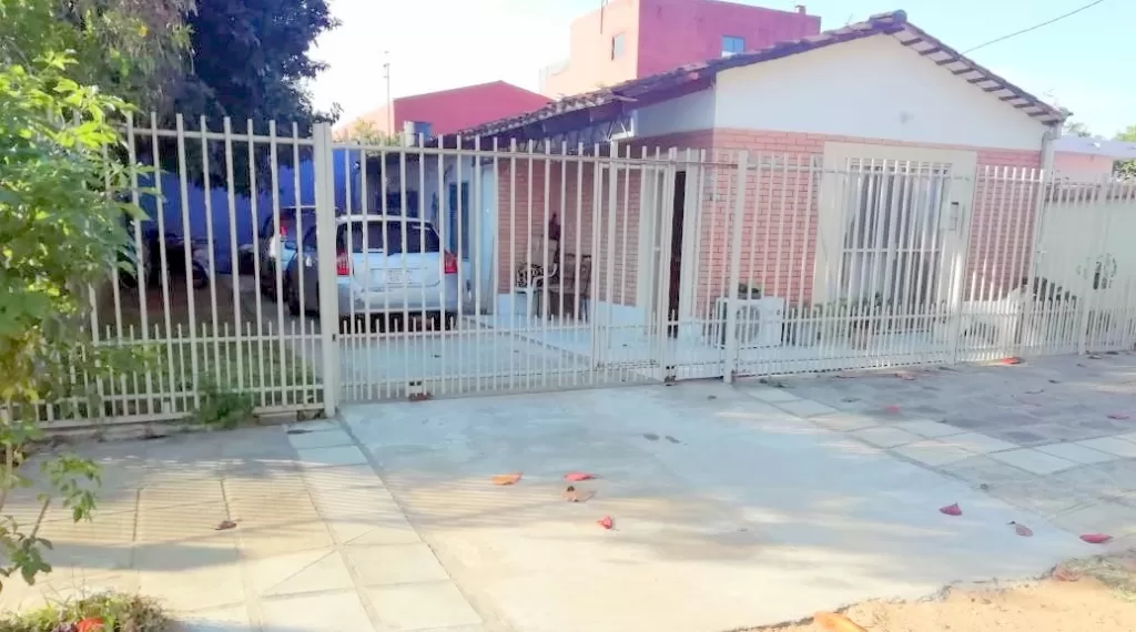 PROPIETARIO VENDE HERMOSA CASA EN EL CENTRO DE BARRIO MOLINO, LUQUE. — foto 2
