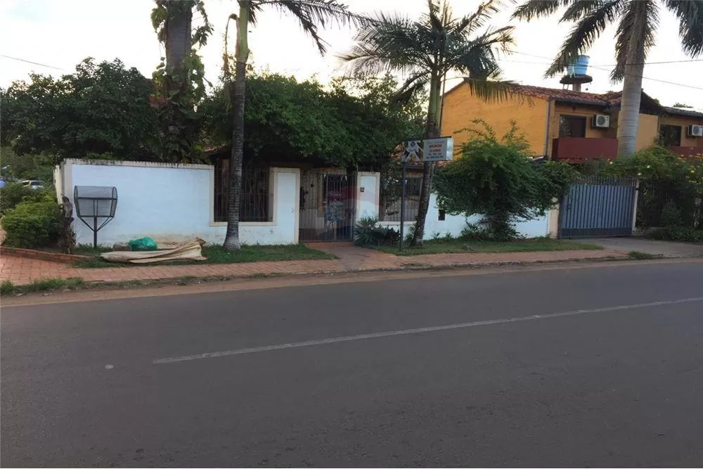 VENDO CASA EN LUQUE UBICADO EN ESQUINA.. — foto 2